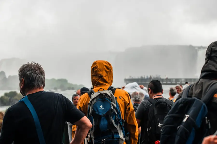 Large group tour with many travelers